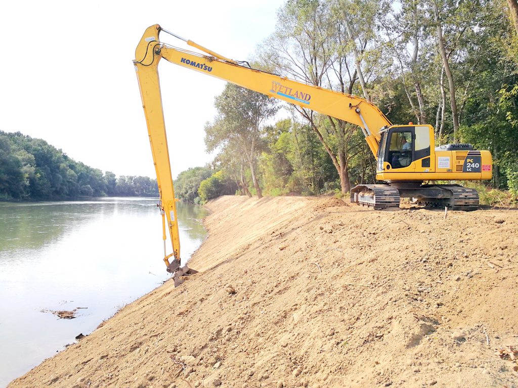 Komatsu PC240LC hosszúgémes lánctalpas kotró