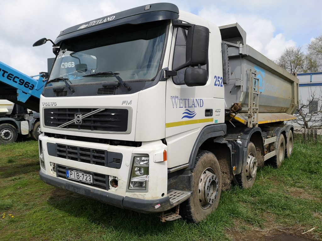 Volvo 8x4 billencs